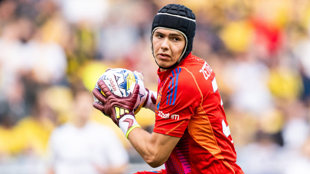 240728 Djurgårdens målvakt Jacob Widell Zetterström under fotbollsmatchen i Allsvenskan mellan Elfsborg och Djurgården den 28 juli 2024 i Borås.
