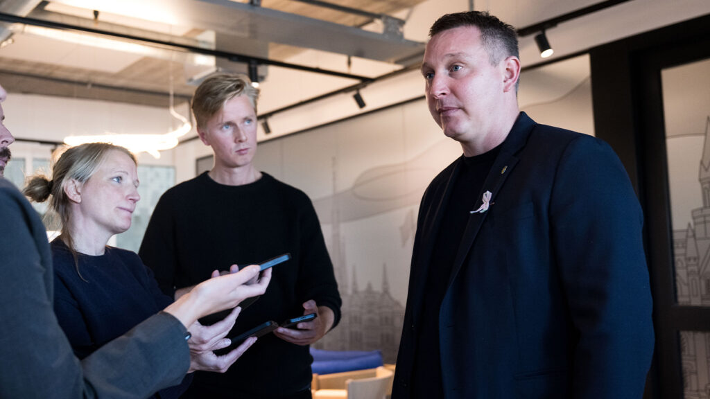 251015 Kim Källström, fotbollschef, vid en presskonferens den 15 oktober 2025 i Stockholm.