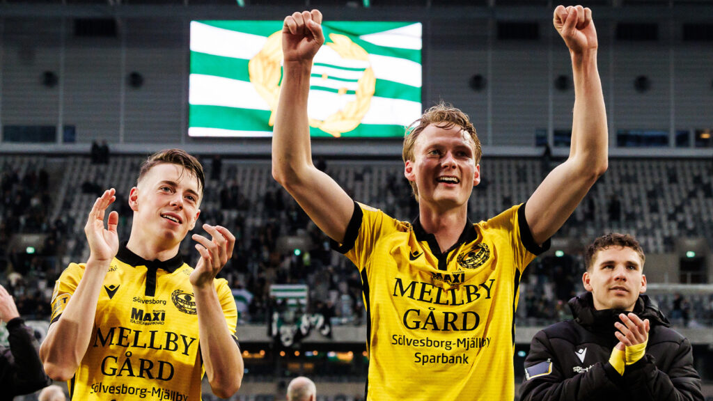 250522 Mjällbys Ludwig Malachowski Thorell jublar efter fotbollsmatchen i Allsvenskan mellan Hammarby och Mjällby den 22 maj 2025 i Stockholm.
