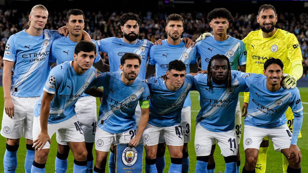 Manchester, Storbritannien. 18 september 2025. Manchester City-spelarna ställer upp under matchen mellan Manchester City och Napoli i UEFA Champions League på Etihad Stadium, Manchester.