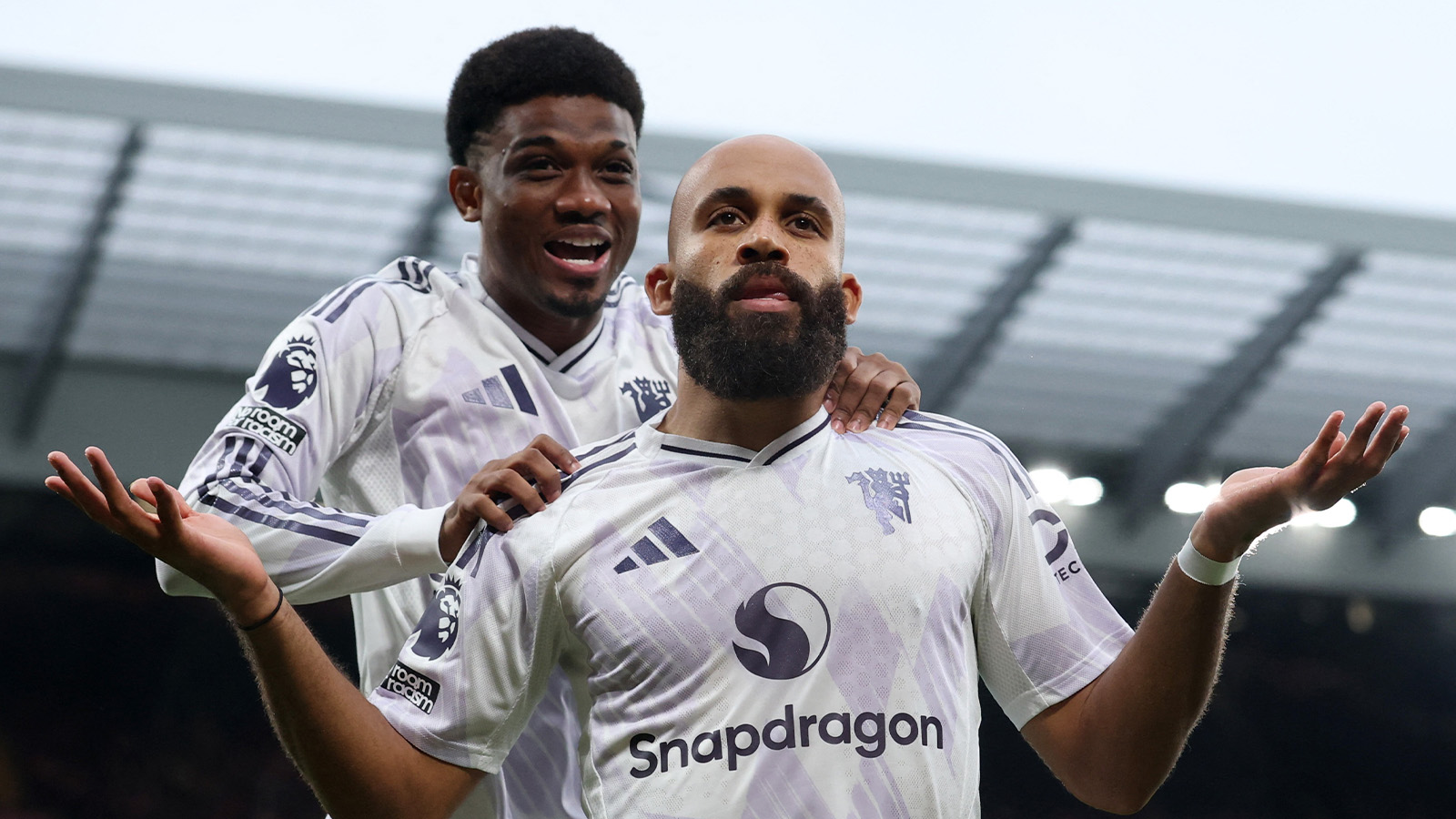 TV: United tar ledningen mot Liverpool – Mbeumo slår till