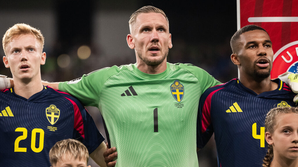 250905 Hugo Larsson, målvakt Robin Olsen och Isak Hien från Sverige inför FIFA-världsmästerskapskvalmatchen mellan Slovenien och Sverige den 5 september 2025 i Ljubljana.