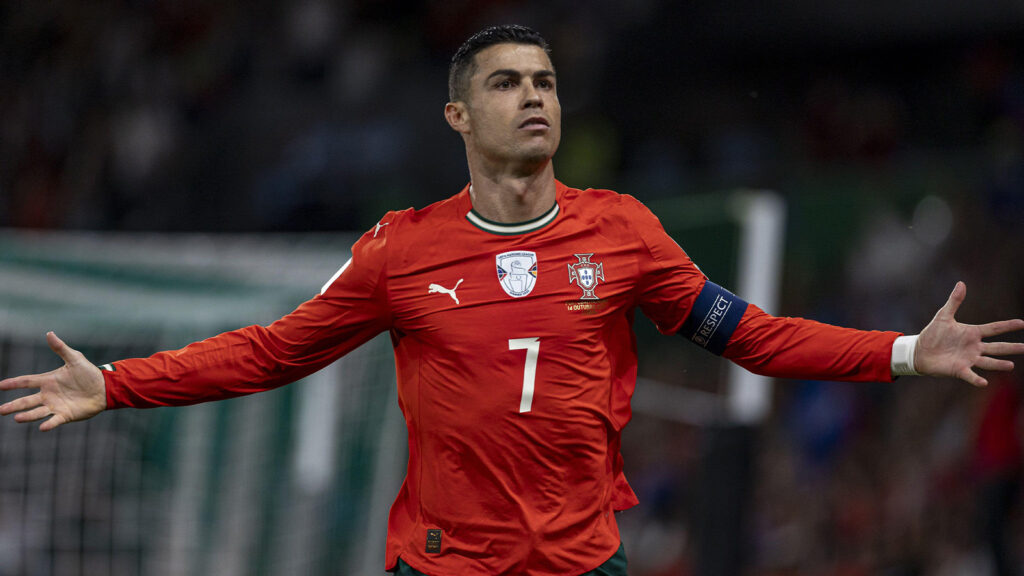Lissabon, Portugal. 14 okt, 2025. Cristiano Ronaldo 7 från Portugal firar under kvalmatchen till Europamästerskapen mellan Portugal och Ungern på Estadio José Alvalade den 14 oktober 2025.