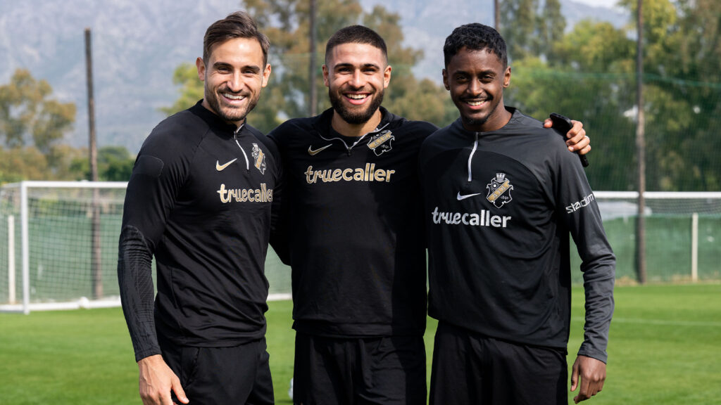 240205 AIKs Sotirios Papagiannopoulos, Omar Faraj och Abdihakin Ali efter en träning med AIK den 5 februari 2024 i Marbella.