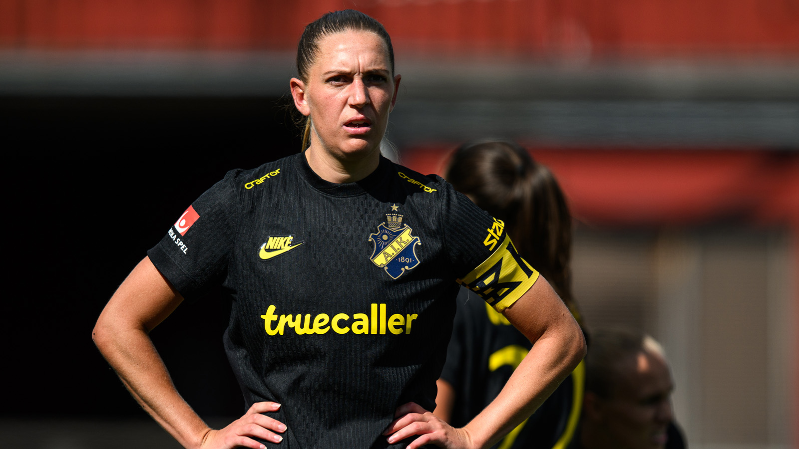 Officiellt: Lagkaptenen stannar i AIK – ”Än är vi inte klara”