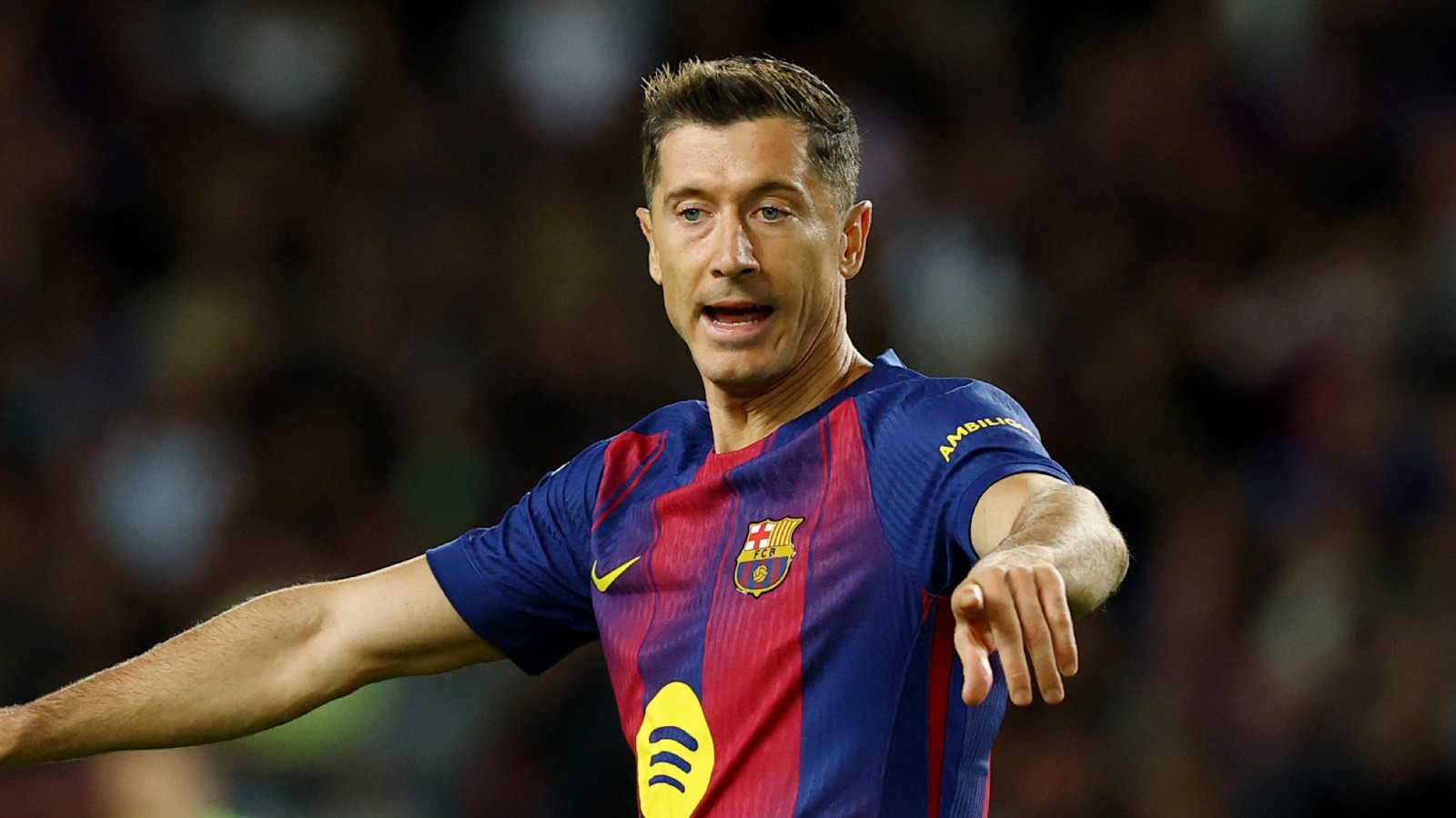 Lewandowski ryktas bort – uttalar sig om framtiden