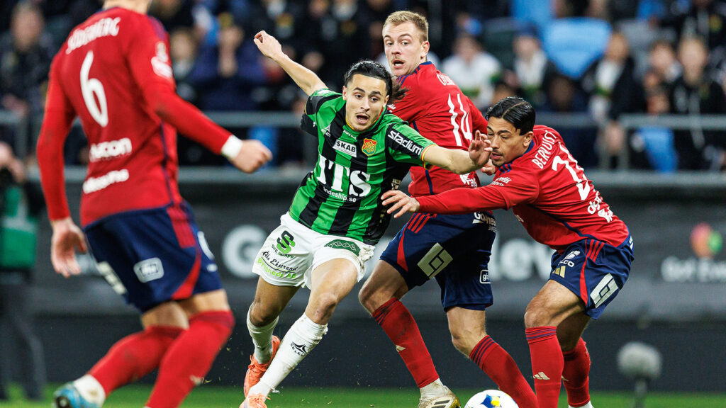 251102 GAIS Amin Boudri och Östers Dennis Olsson och Lukas Bergquist under fotbollsmatchen i Allsvenskan mellan GAIS och Öster den 2 november 2025 i Göteborg.