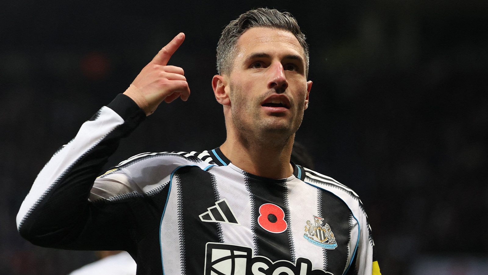 Uppgifter: Fabian Schär kan lämna Newcastle