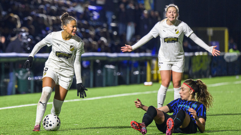 251119 Felicia Schröder och Alice Bergström i Häcken samt Benedetta Glionna i Inter under UEFA Women’s Europa Cup-matchen mellan Inter och Häcken den 19 november 2025 i Milano.