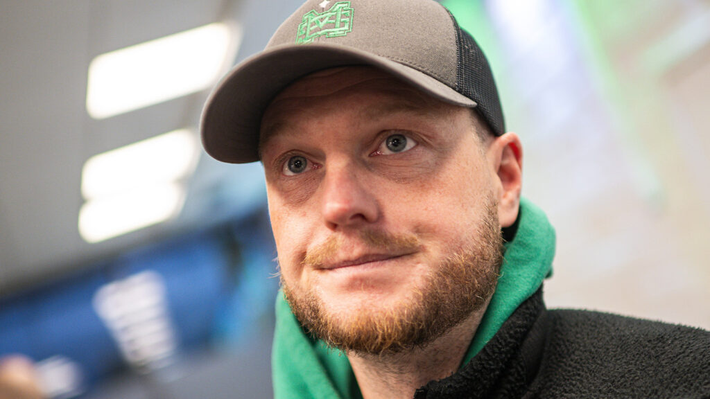 251019 Hammarbys tränare Kim Hellberg i mixed efter fotbollsmatchen i Allsvenskan mellan Hammarby och AIK den 19 oktober 2025 i Stockholm.