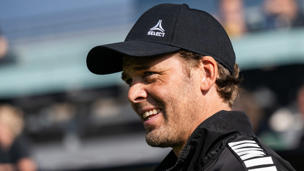 250920 GAIS tränare Fredrik Holmberg inför fotbollsmatchen i Allsvenskan mellan GAIS och Elfsborg den 20 september 2025 i Göteborg.