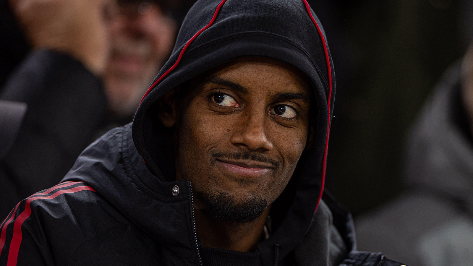 JUST NU: Alexander Isak på bänken mot Man City