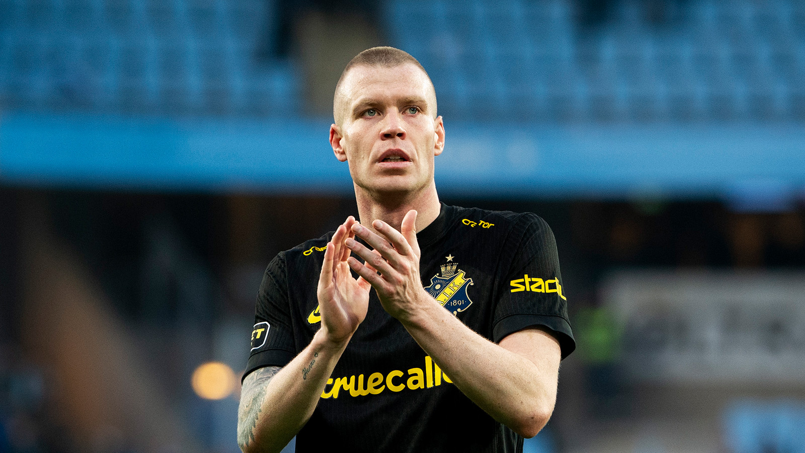 Officiellt: Isherwood lämnar AIK – ”Har varit en ära”