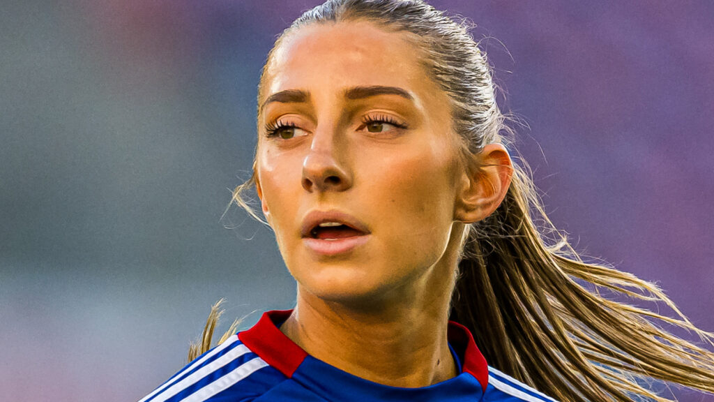 241116 Tilde Lindwall från Vålerenga under Toppserien-matchen mellan Vålerenga och LSK Kvinner den 16 november 2024 i Oslo.