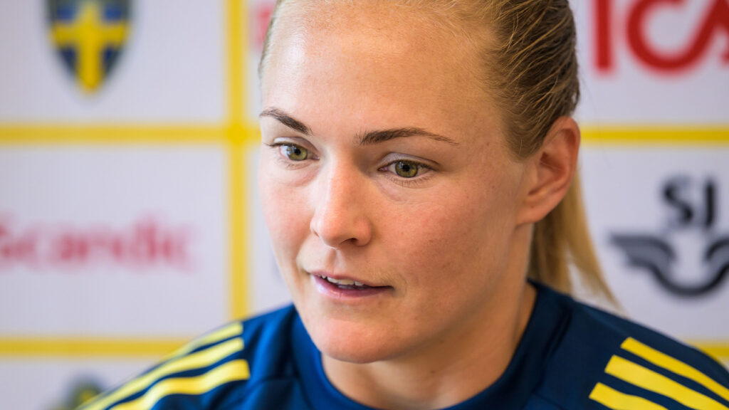 250706 Magdalena Eriksson från det svenska damlandslaget i fotboll vid ett pressevenemang under UEFA:s Europamästerskap för damer 2025 den 6 juli 2025 i Cham.
