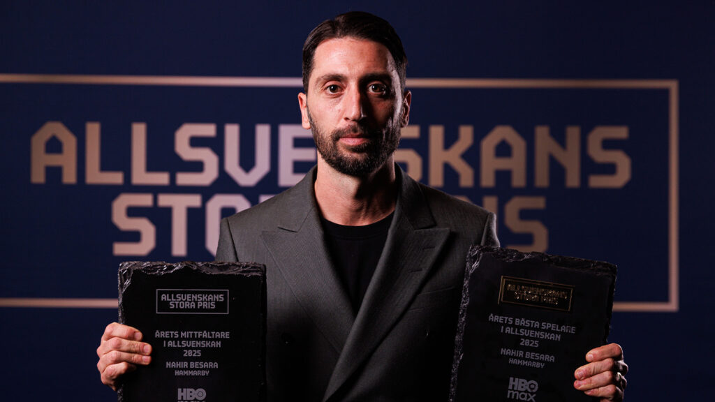 251119 Hammarbys Nahir Besara poserar för ett porträtt med priset för Årets spelare och Årets Mittfältare i Allsvenskan under Allsvenskans Stora Pris den 19 november 2025 i Stockholm.
