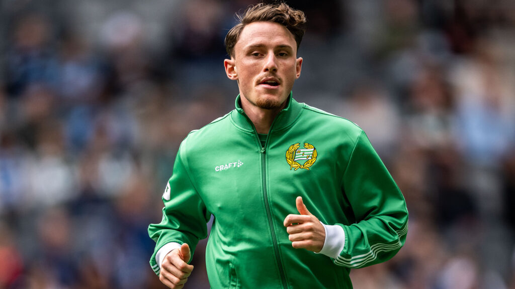 250914 Hammarbys Noah Persson inför fotbollsmatchen i Allsvenskan mellan Djurgården och Hammarby den 14 september 2025 i Stockholm.