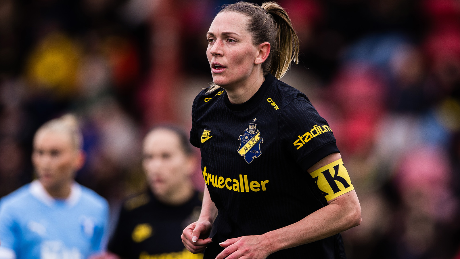 Officiellt: Lagkaptenen stannar i AIK – ”Än är vi inte klara”