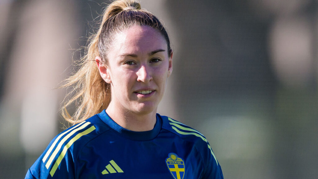 251126 Målvakten Moa Öhman från Sveriges damlandslag i fotboll under en träningssession den 26 november 2025 i Albufeira.