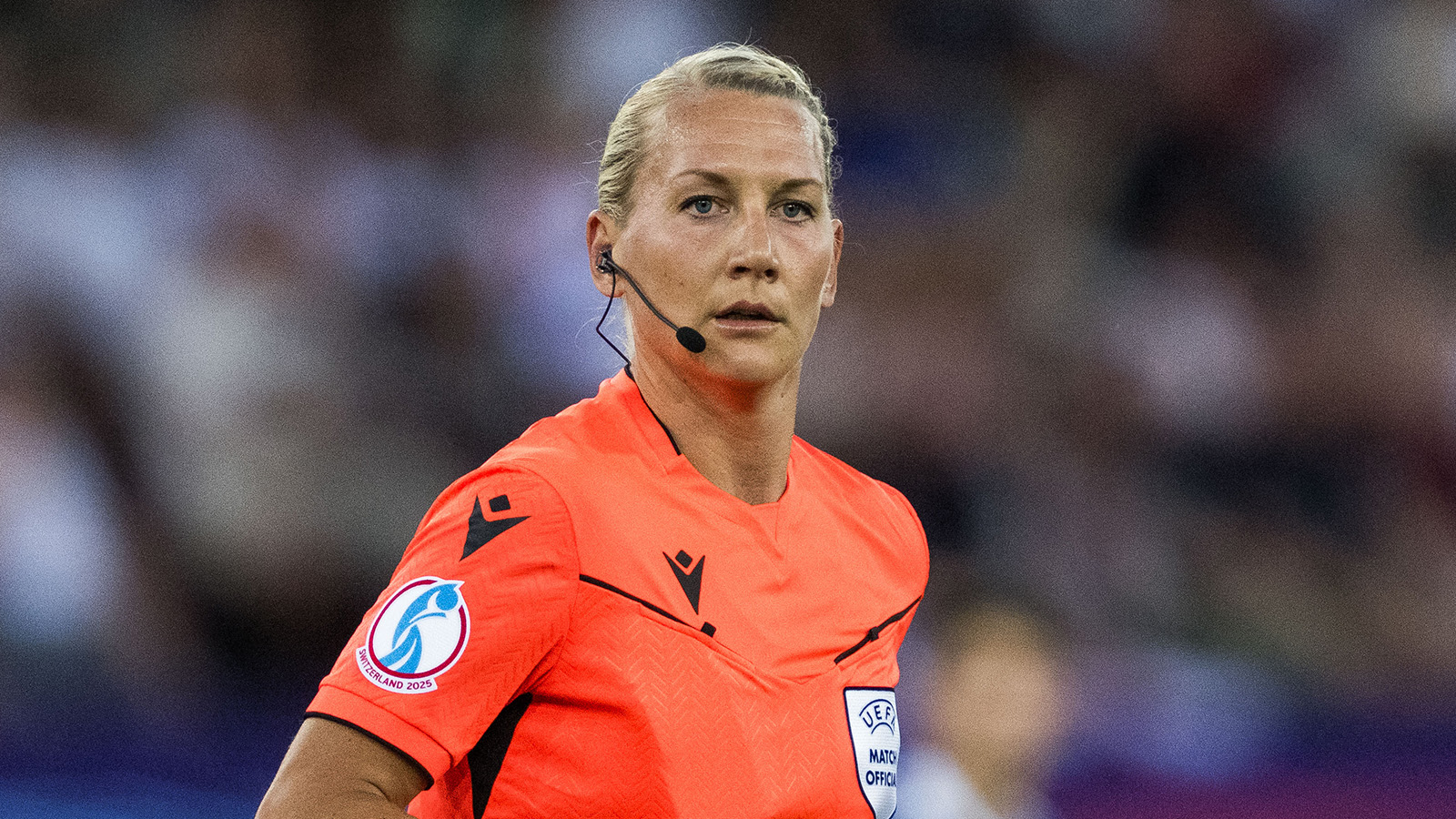 Tess Olofsson dömer stormatch – i Champions Leauge