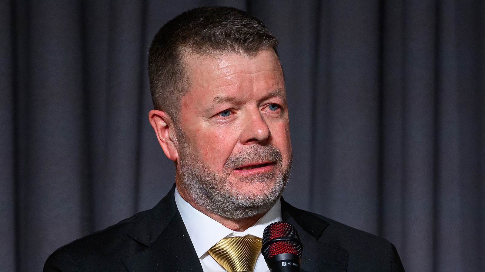 251119 Mjällbys tränare Anders Torstensson tar emot priset för Årets tränare under Allsvenskans Stora Pris den 19 november 2025 i Stockholm.