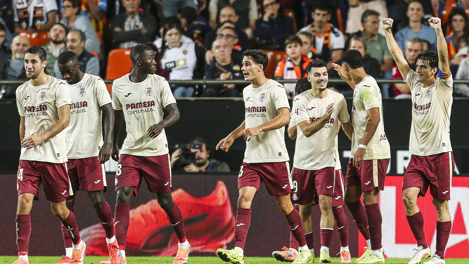 Villarreal tvåa i La Liga efter kross