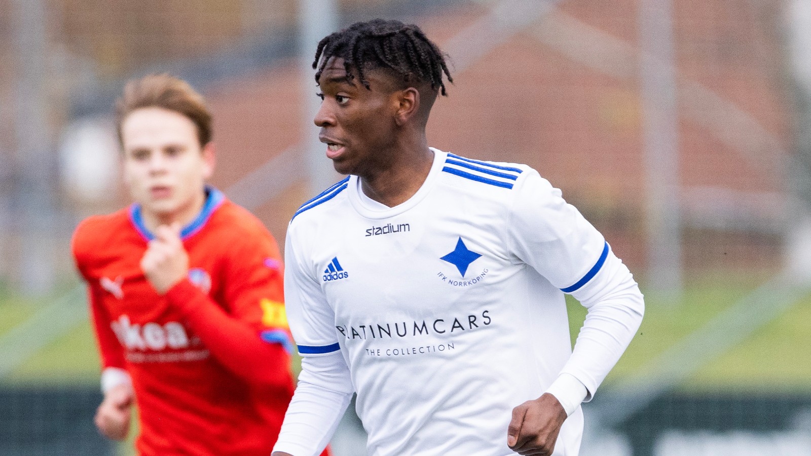 På väg bort – bekräftar intresse från flera klubbar