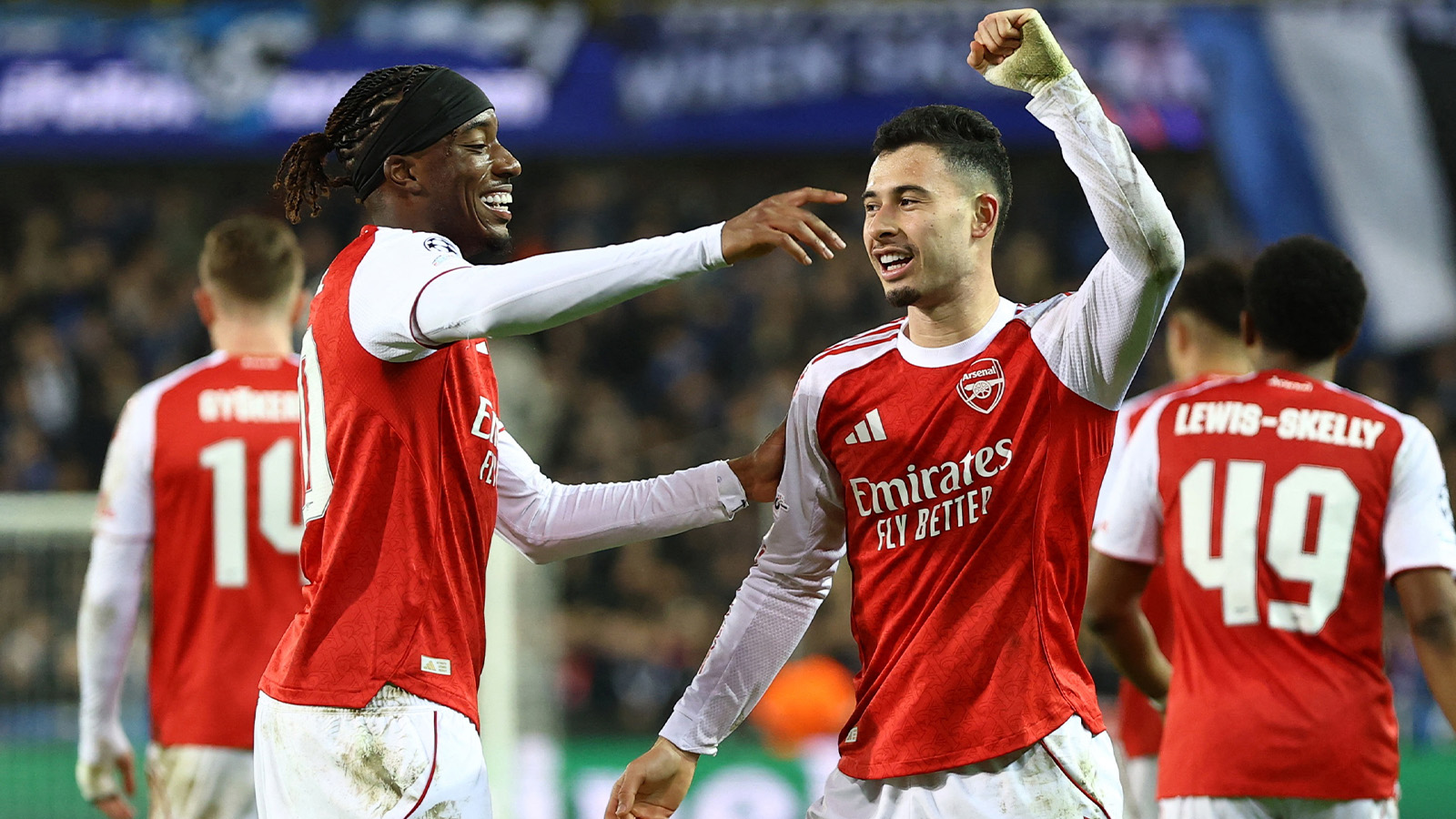 Arsenal toppar ligan efter stabil seger