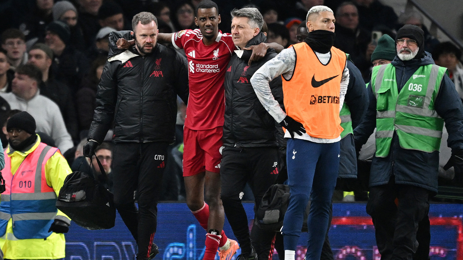 JUST NU: Alexander Isak målskytt – utbytt skadad