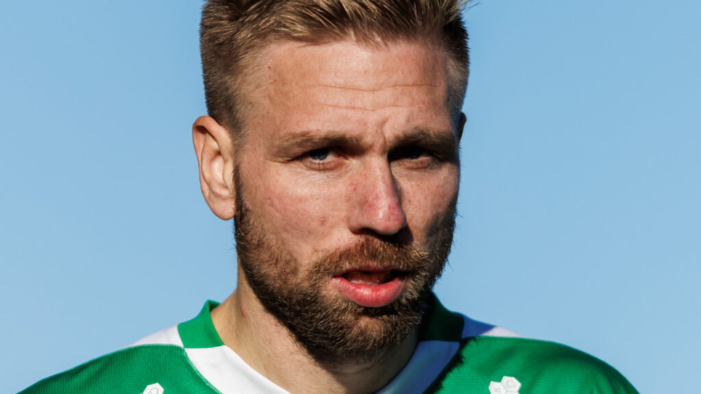 251018 Västerås Jonathan Ring under fotbollsmatchen i Superettan mellan Västerås och GIF Sundsvall den 18 oktober 2025 i Västerås.