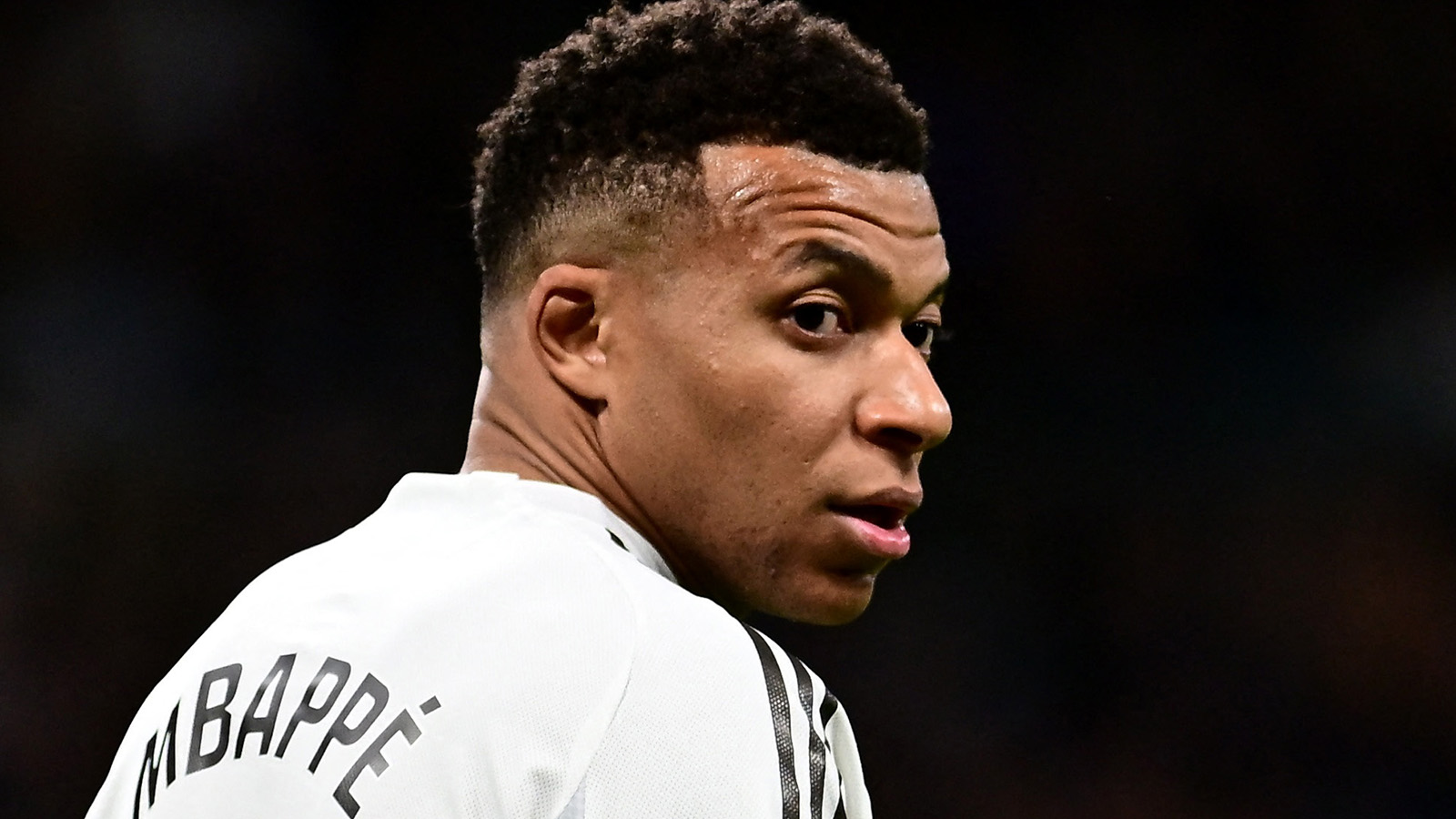 Uppgifter: Mbappé skadad – borta i minst tre veckor