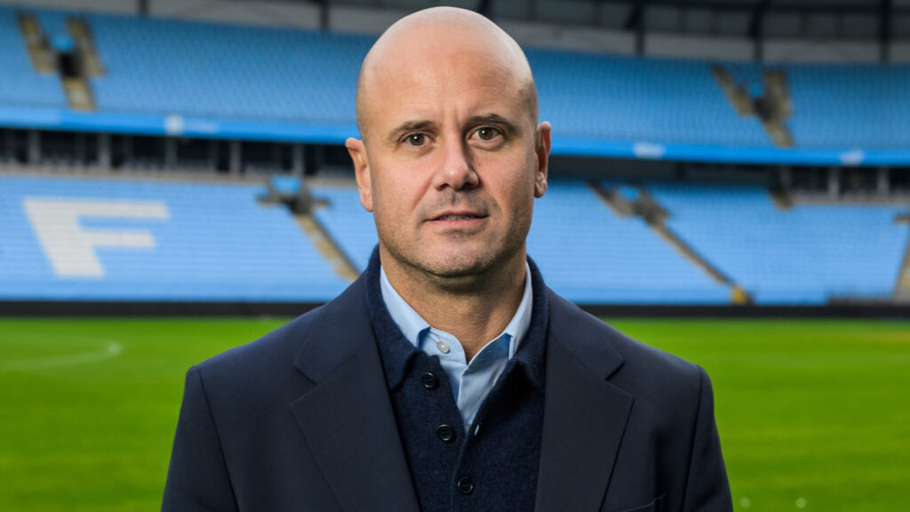 251202 Miguel Angel Ramirez poserar för ett porträtt efter han presenteras som ny tränare för Malmö FF under en pressträff den 2 december 2025 i Malmö.