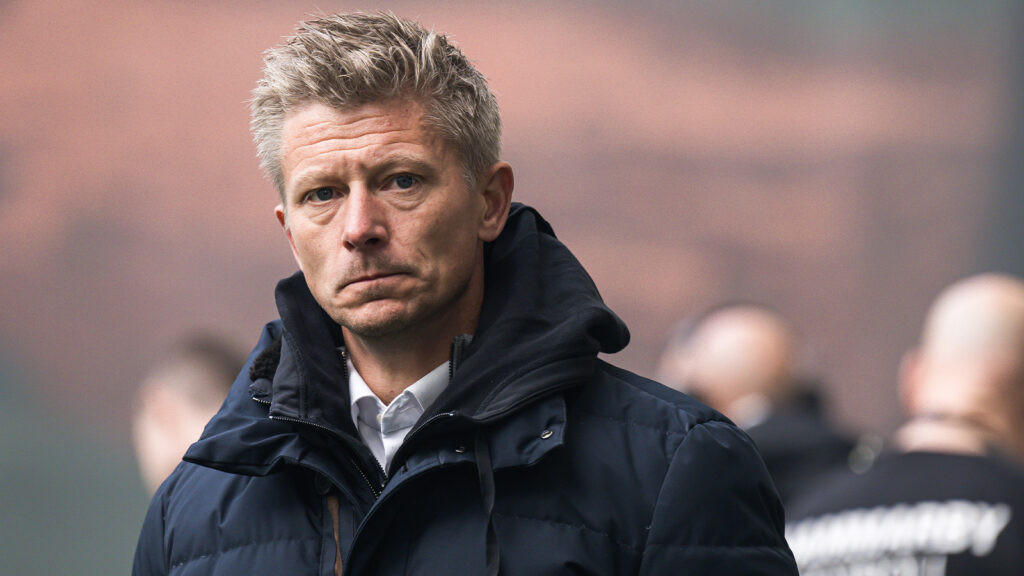 251019 AIKs tränare Mikkjal Thomassen inför fotbollsmatchen i Allsvenskan mellan Hammarby och AIK den 19 oktober 2025 i Stockholm.