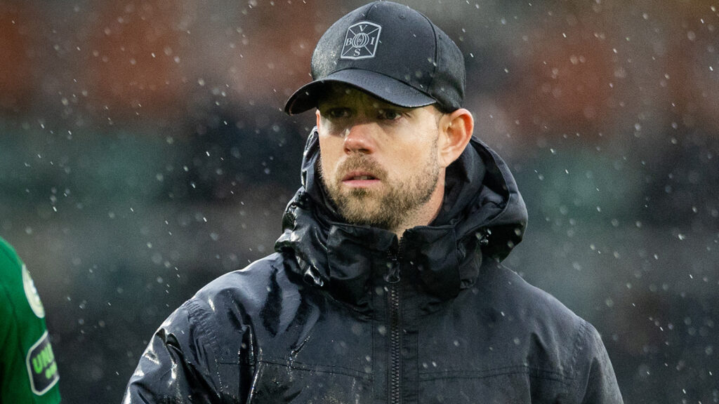 250525 Varbergs tränare Victor Salwén efter fotbollsmatchen i Superettan mellan Varberg och Kalmar den 25 maj 2025 i Varberg.