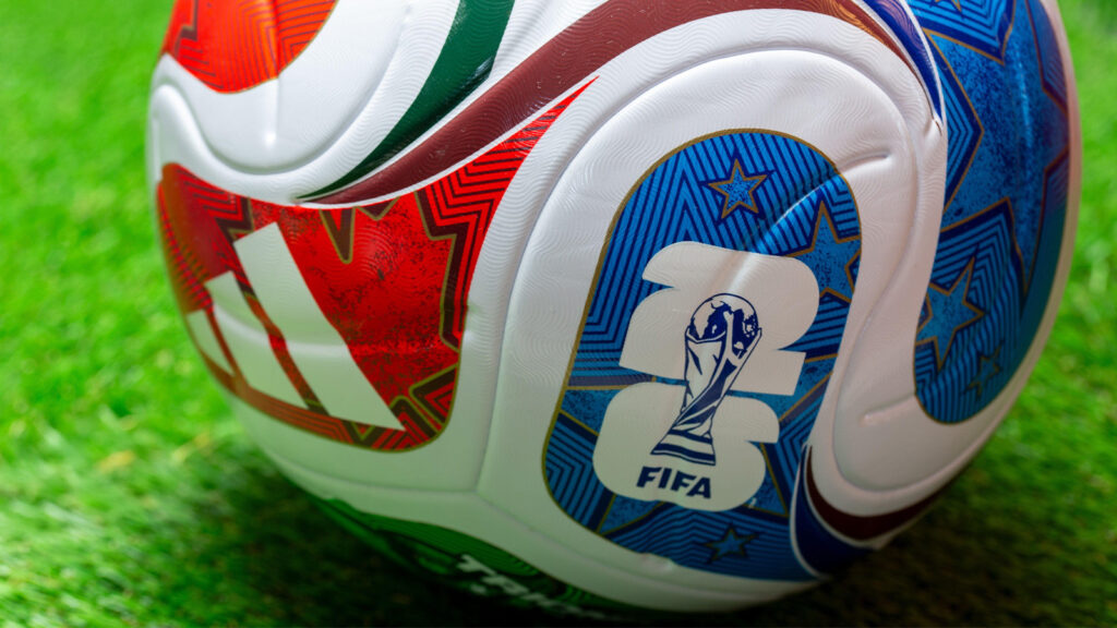 ADIDAS TRIONDA, officiell matchboll för världsmästerskapet i fotboll 2026.