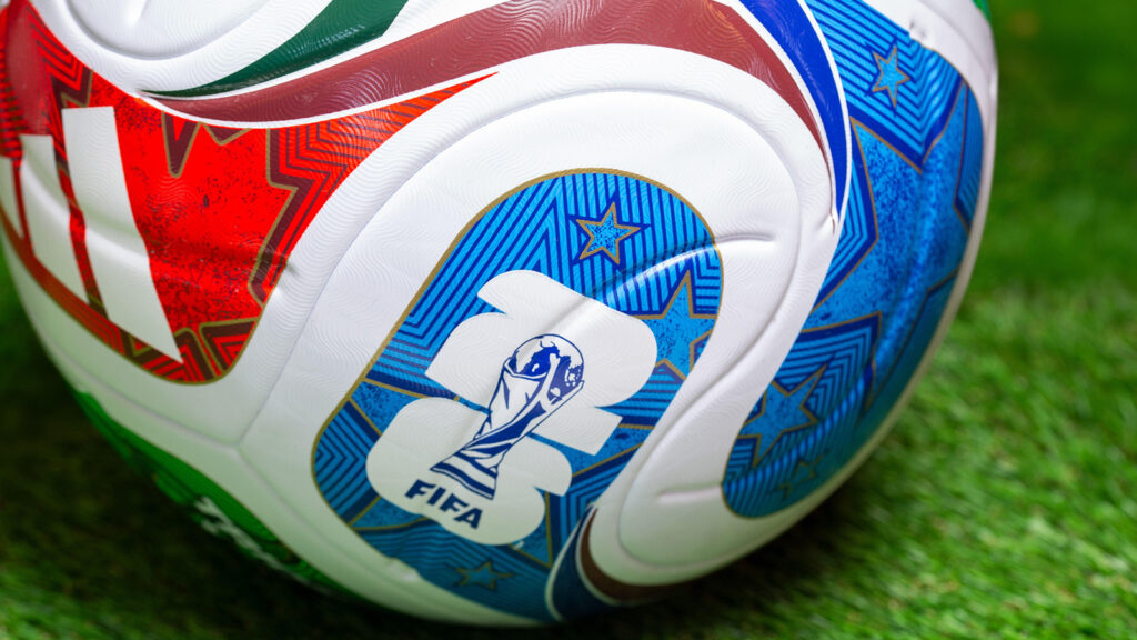 ADIDAS TRIONDA, officiell matchboll för FIFA-VM 2026