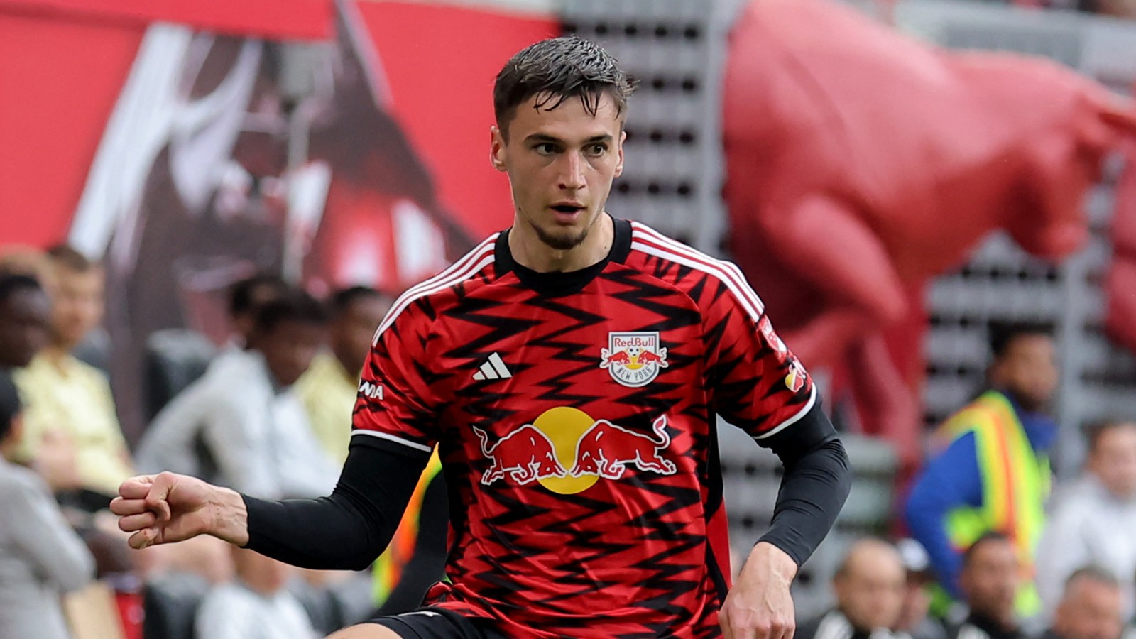 Uppgifter: Vändning kring Eile – nära engelsk klubb