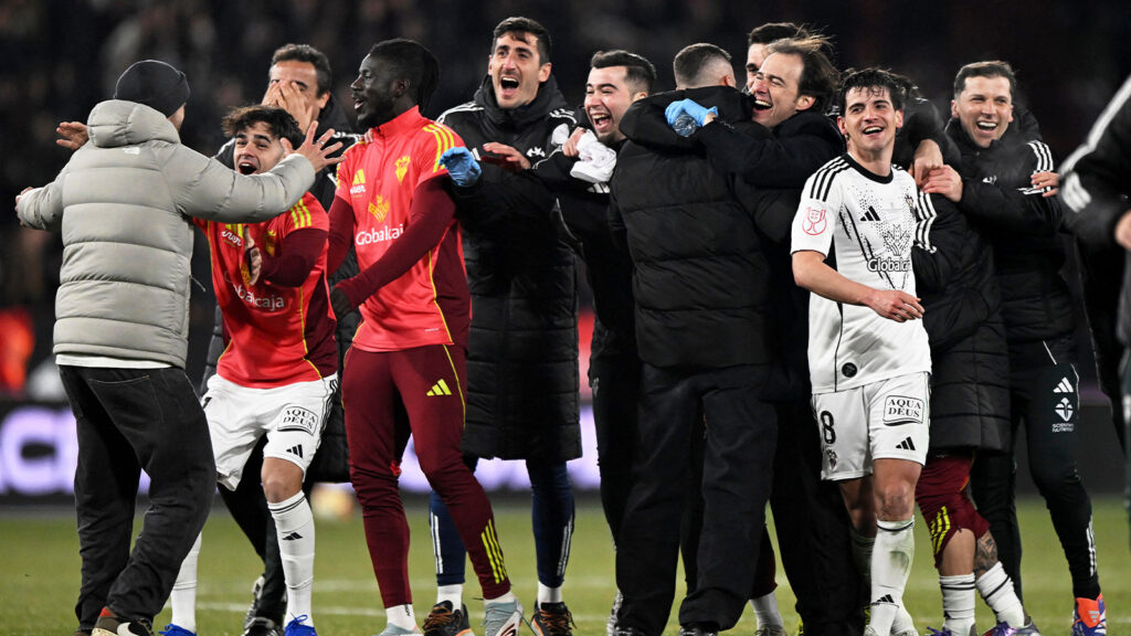 260114 Fotboll - Copa del Rey - Åttondelsfinal - Albacete mot Real Madrid - Estadio Carlos Belmonte, Albacete, Spanien - 14 januari 2026. Albacete-spelarna firar efter matchen.