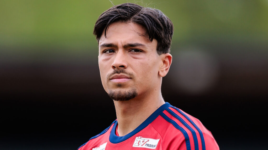 250524 Östers Lukas Bergquist efter fotbollsmatchen i Allsvenskan mellan Värnamo och Öster den 24 maj 2025 i Värnamo.