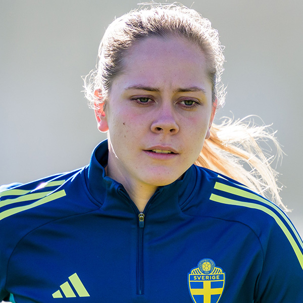 251125 Alice Bergström från Sveriges damlandslag i fotboll under en träningssession den 25 november 2025 i Albufeira.