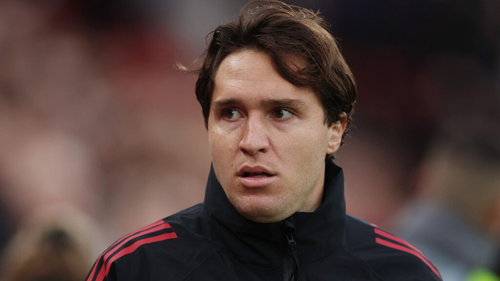 251019 Fotboll, Premier League - Premier League - Liverpool mot Manchester United - Anfield, Liverpool, Storbritannien - 19 oktober 2025 Liverpools Federico Chiesa före matchen.