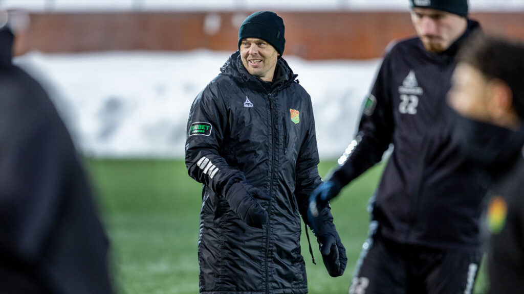 260110 GAIS tränare Fredrik Holmberg under en träning den 10 januari 2026 i Göteborg.
