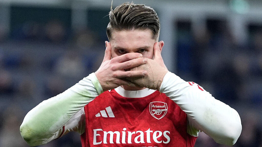 Arsenals Viktor Gyökeres firar efter att ha gjort lagets första mål i matchen från straffpunkten under Premier League-matchen på Hill Dickinson Stadium, Liverpool. Bilddatum: lördag 20 december 2025.