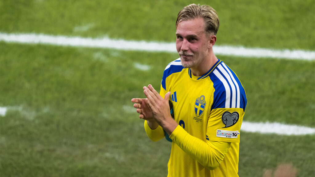 251118 Herman Johansson från Sverige efter VM-kvalmatchen i fotboll mellan Sverige och Slovenien den 18 november 2025 i Stockholm.