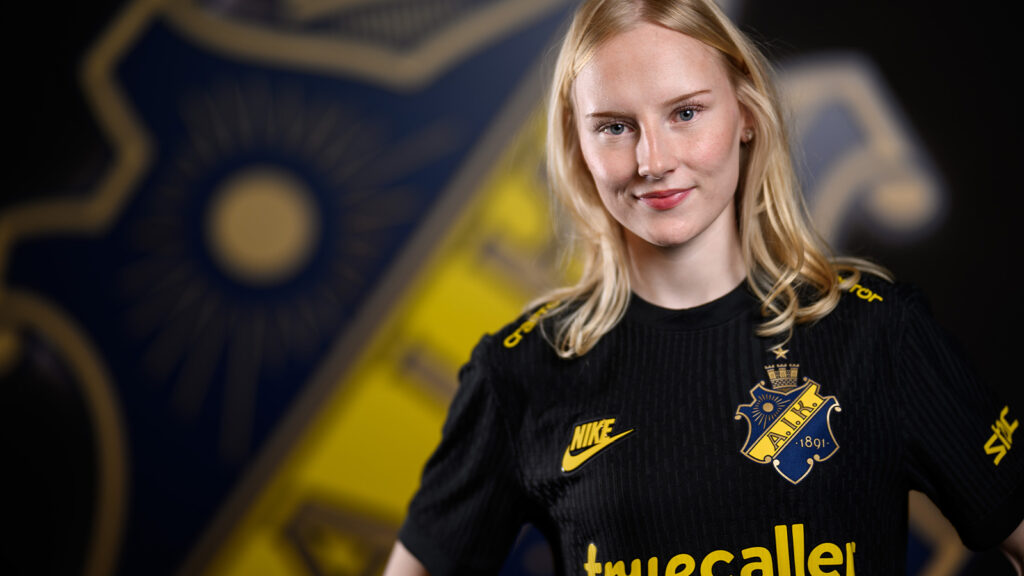 260107 Lotta Kalske poserar för ett porträtt i samband med att hon presenteras som nyförvärv för AIK den 7 januari 2026 i Stockholm.
