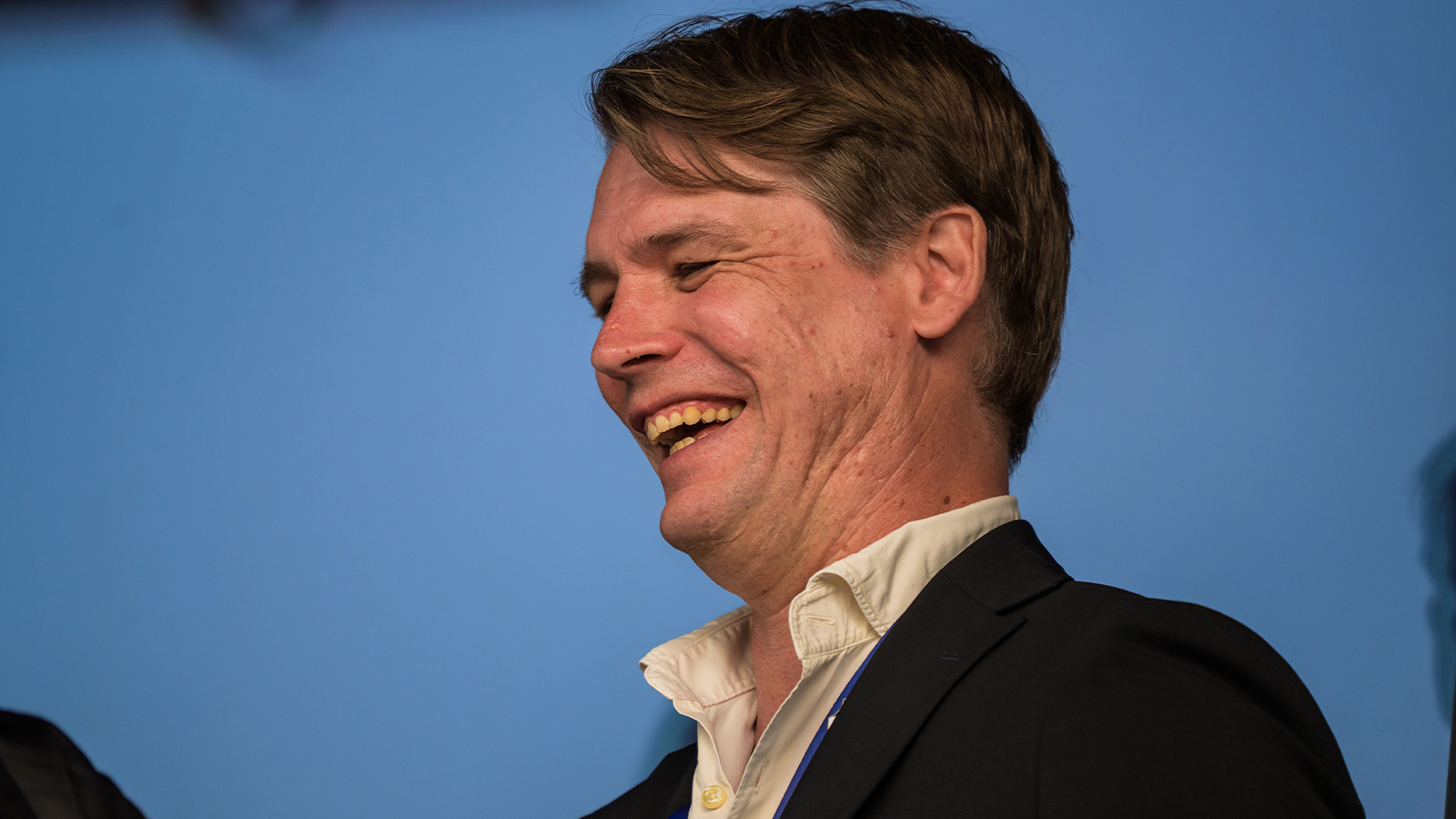 Klart: Öster värvar 21-årig mittback – ”Grymt stark”