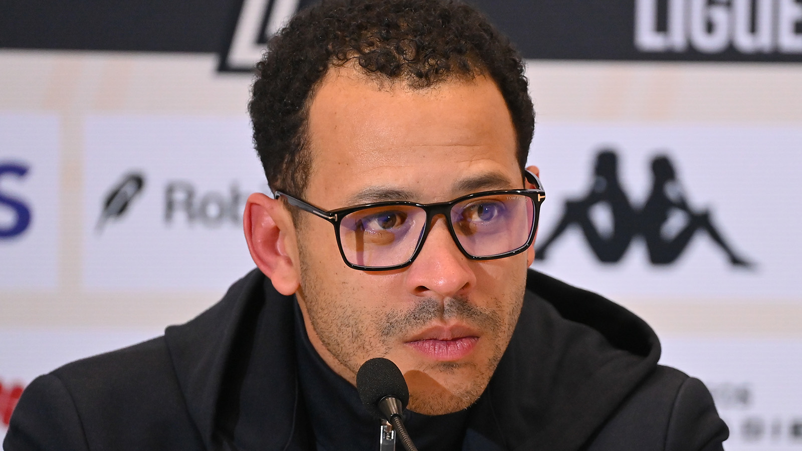 Chelsea-ryktade tränaren: ”Bara diskussioner”