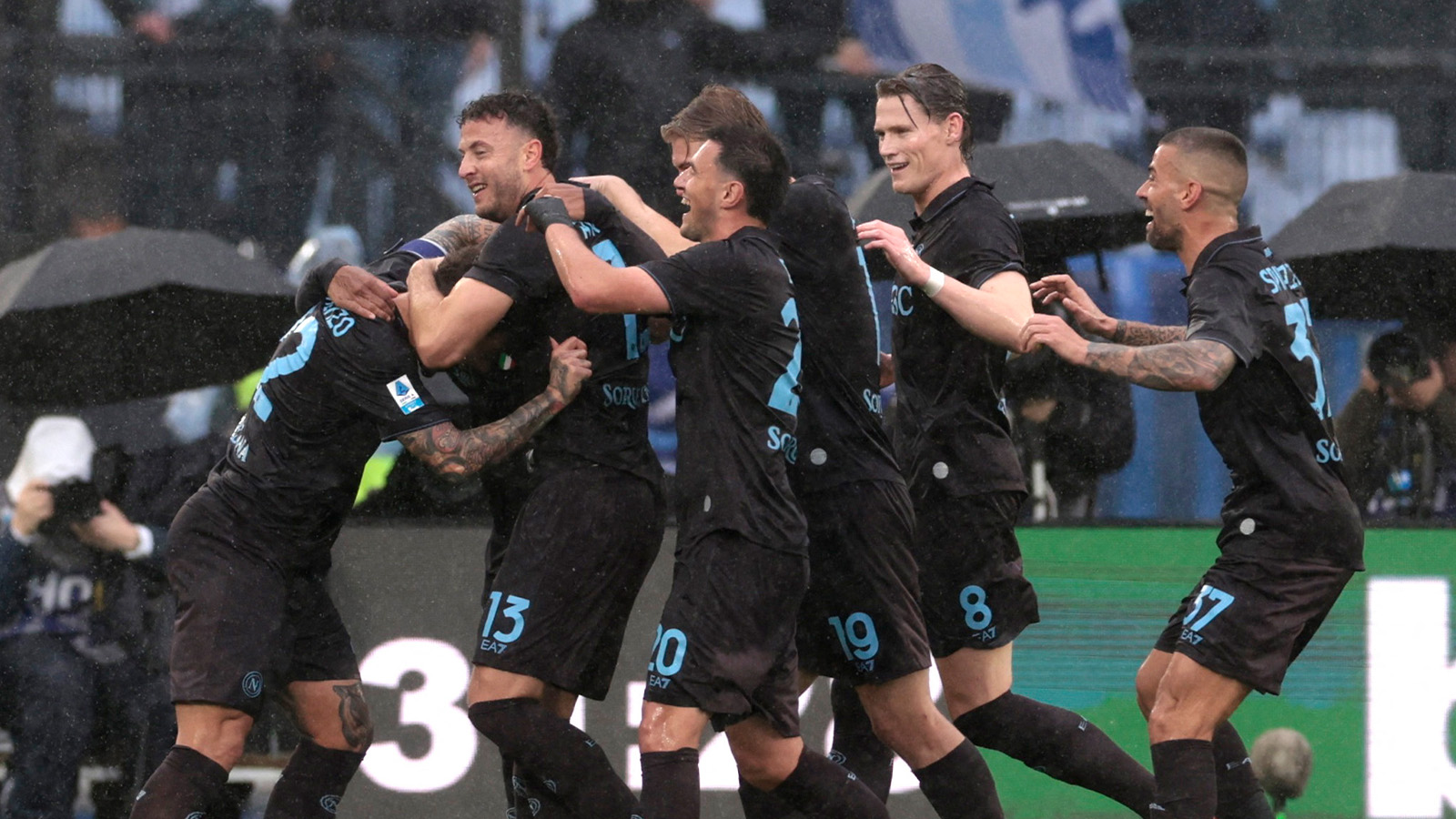 Napoli besegrade Lazio – tre (!) röda kort delades ut