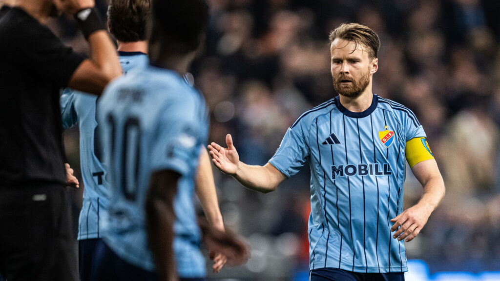 250929 Djurgårdens Jacob Une jublar under fotbollsmatchen i Allsvenskan mellan Djurgården och Sirius den 29 september 2025 i Stockholm.