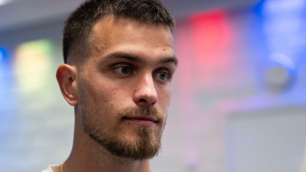 250914 Hammarbys Pavle Vagic i mixade zonen efter fotbollsmatchen i Allsvenskan mellan Djurgården och Hammarby den 14 september 2025 i Stockholm.